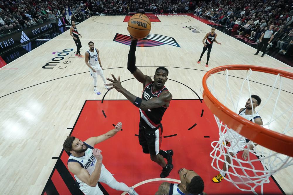 她在发球环 她在发球环