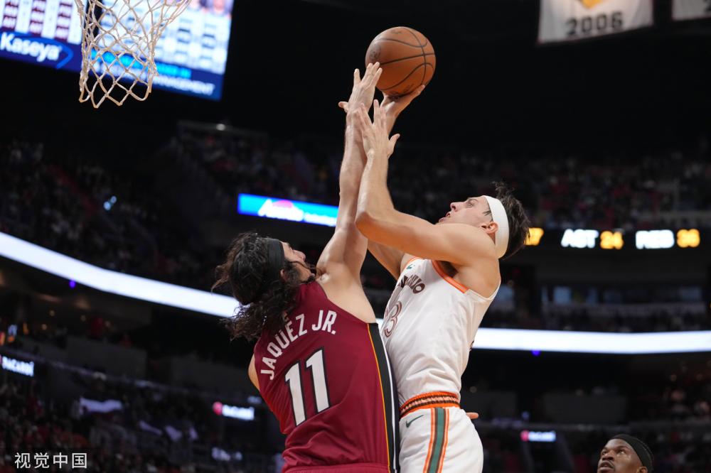 包括合同年 包括合同年